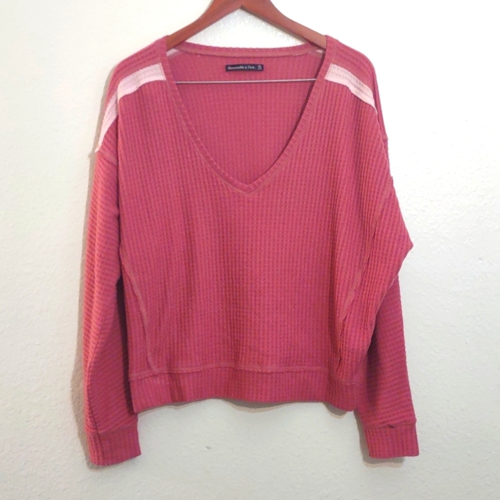 SLIGHTLY USED ABERCROMBIE AND FITCH LONG SLEEVE PINK SWEATER SIZE XL